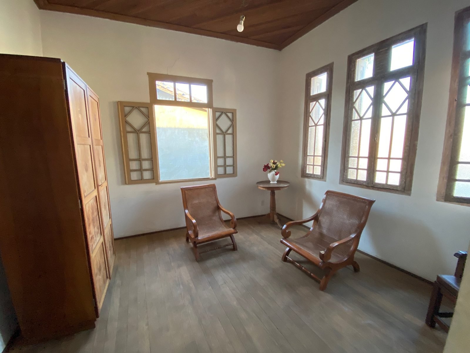 Interior salon with wooden ceiling and high ceilings