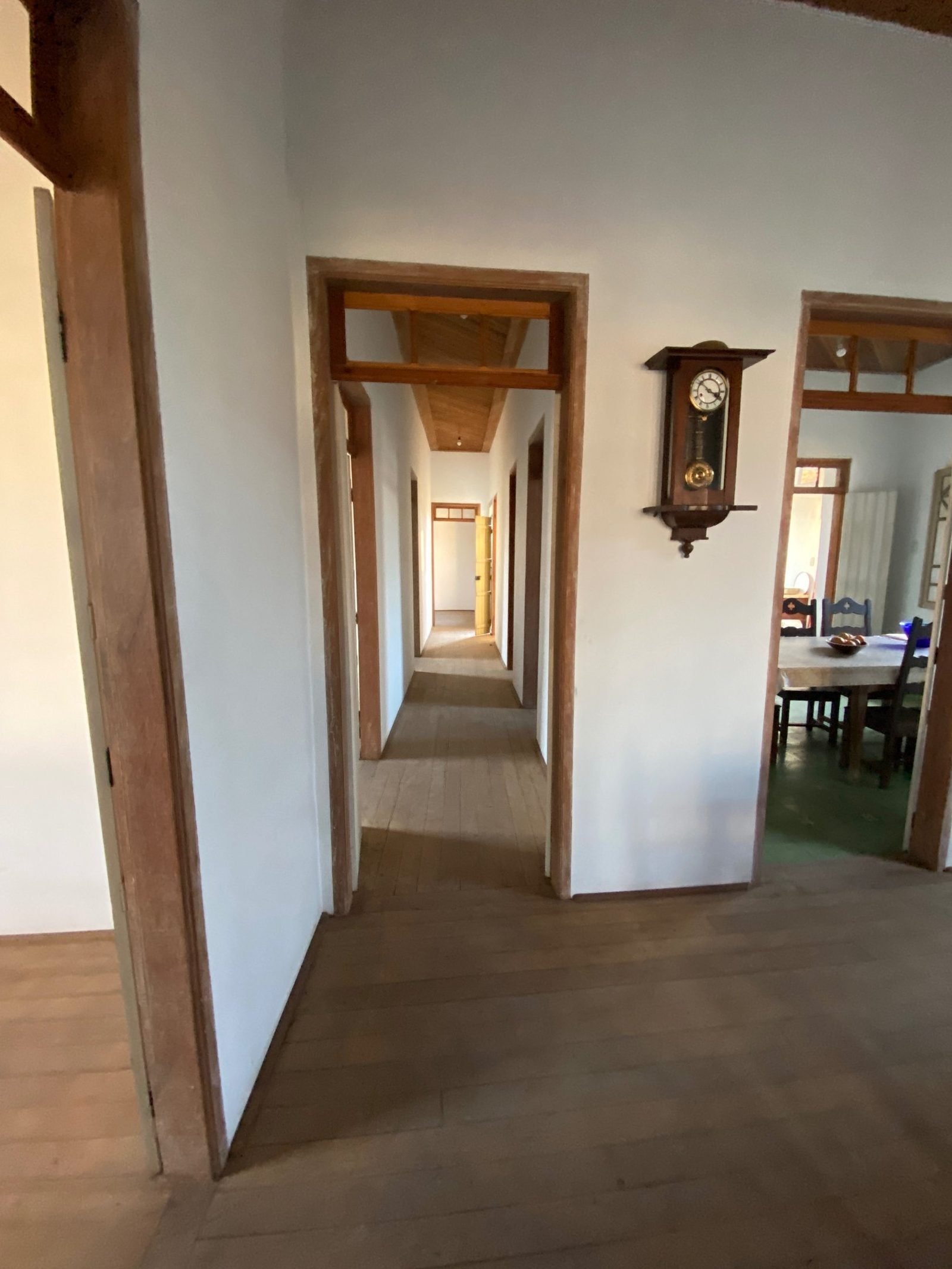 Enfilade of aligned doorways crossing the interior rooms